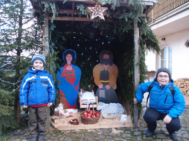 Zdobení stromečku 2013