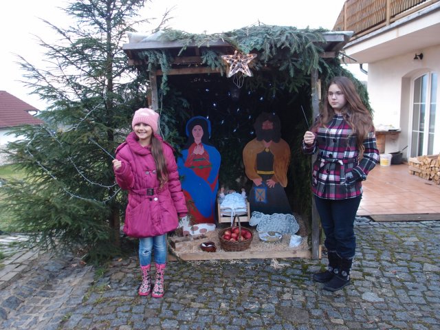 Zdobení stromečku 2013